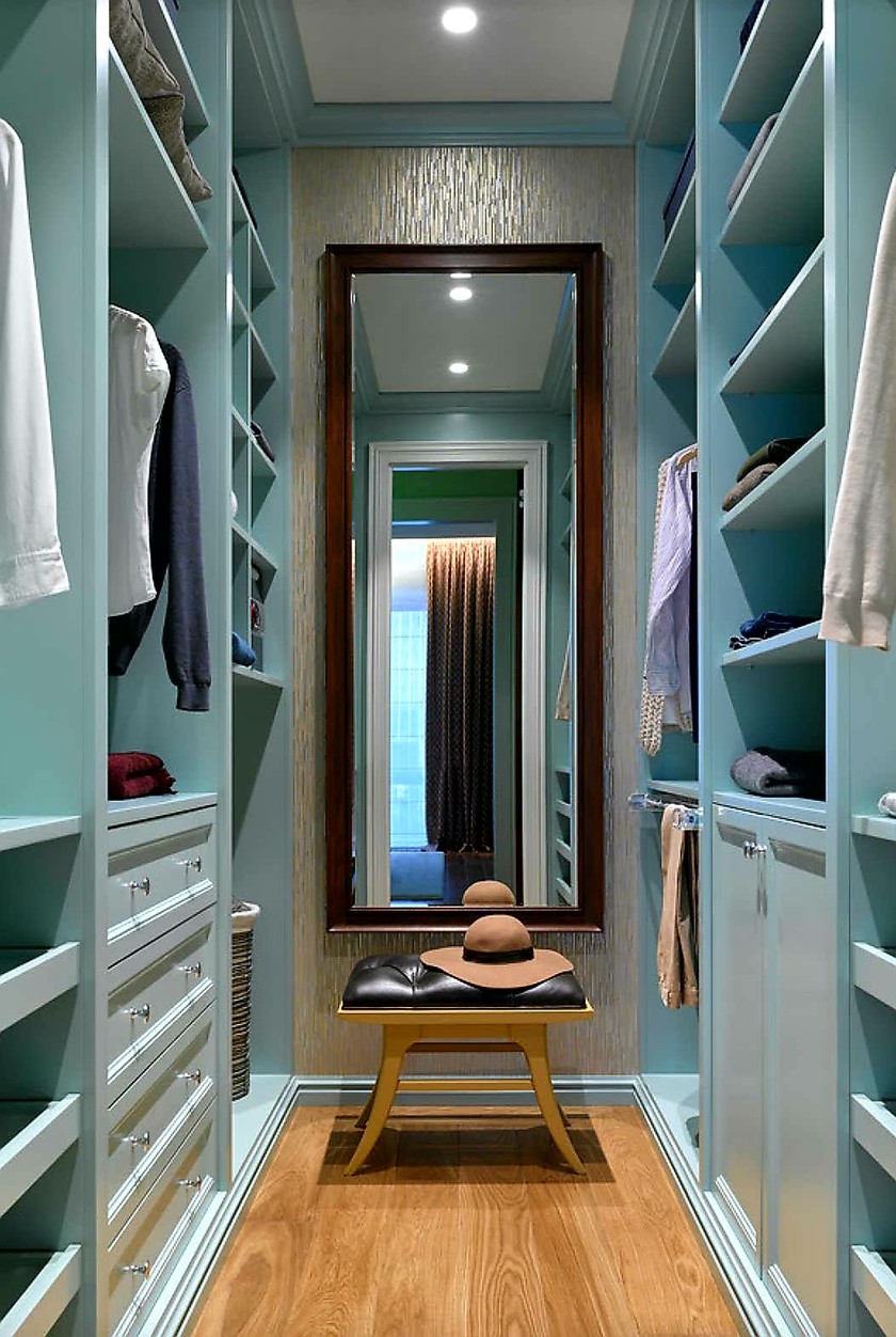 Параллельная гардеробная комната с большим зеркалом Лабинск