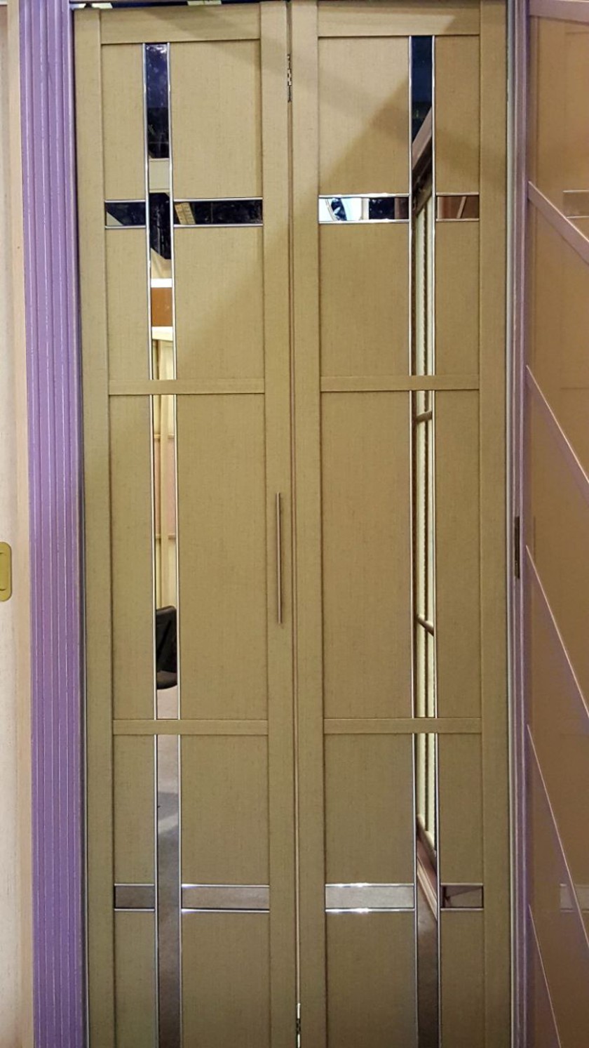 Двери гармошка шпонированные с зеркальным декором Лабинск