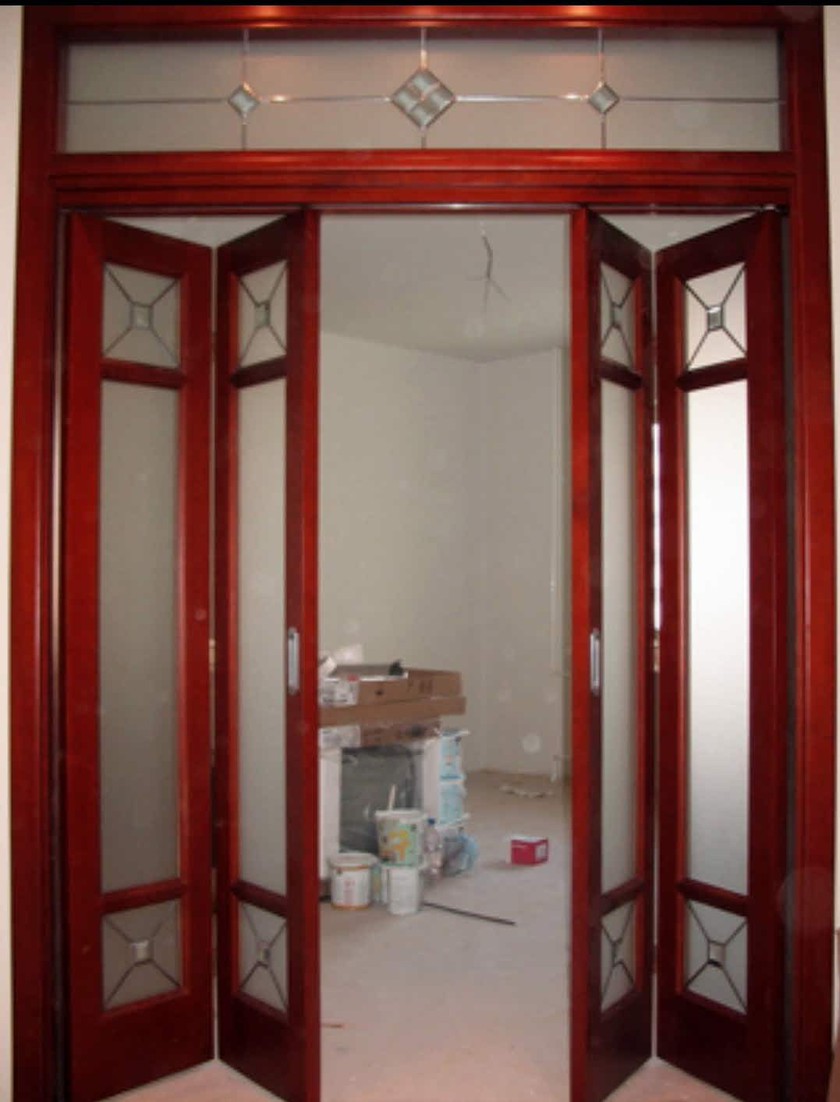 Дверь гармошка с декоративными стеклянными вставками Лабинск